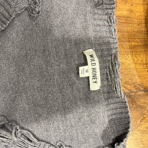 Wild Honey v-neck, distressed & cropped sweater, gray, size M, cozy and cute fit - Picture 7 of 7